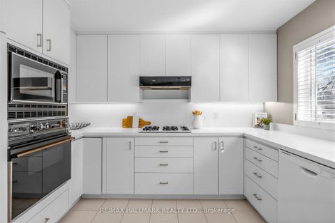 Photo 12 at 35 Elliotwood Court, Windfields, Toronto