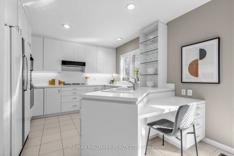 Photo 13 at 35 Elliotwood Court, Windfields, Toronto