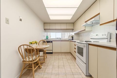 Photo 8 at 1102 - 5 Kenneth Avenue, Willowdale East, Toronto