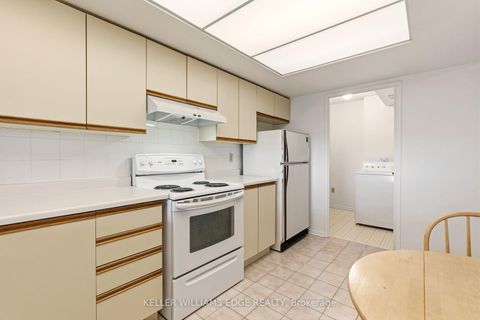 Photo 10 at 1102 - 5 Kenneth Avenue, Willowdale East, Toronto