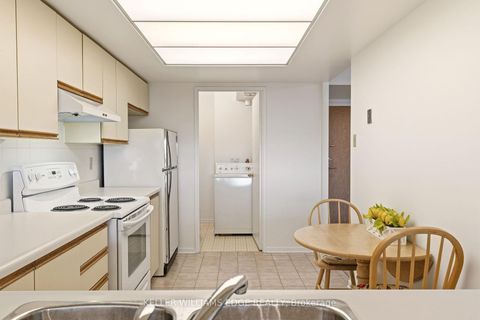 Photo 11 at 1102 - 5 Kenneth Avenue, Willowdale East, Toronto