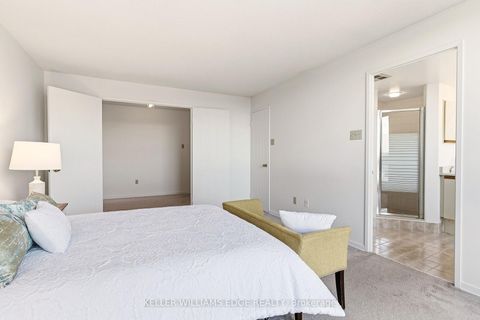 Photo 13 at 1102 - 5 Kenneth Avenue, Willowdale East, Toronto