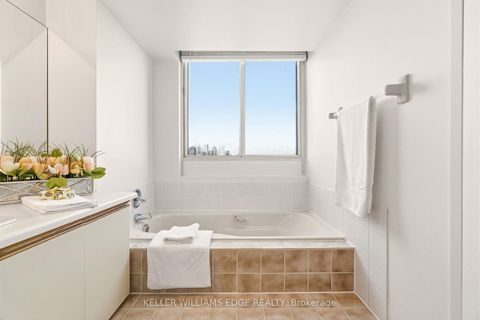 Photo 15 at 1102 - 5 Kenneth Avenue, Willowdale East, Toronto