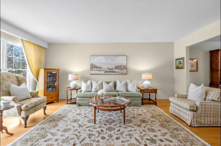 Photo 6 at 1062 Saginaw Crescent, Lorne Park, Mississauga