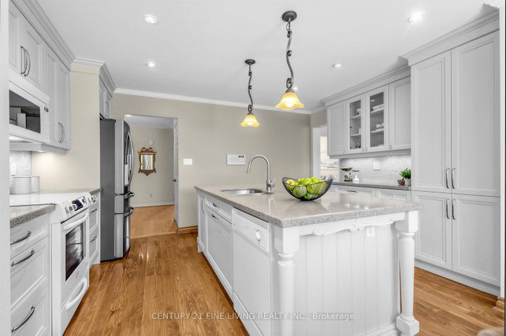 Photo 8 at 1062 Saginaw Crescent, Lorne Park, Mississauga