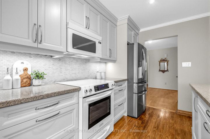 Photo 9 at 1062 Saginaw Crescent, Lorne Park, Mississauga