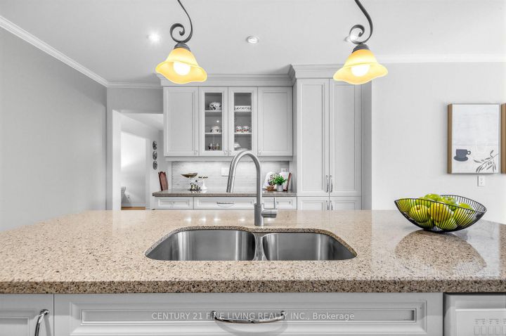 Photo 10 at 1062 Saginaw Crescent, Lorne Park, Mississauga