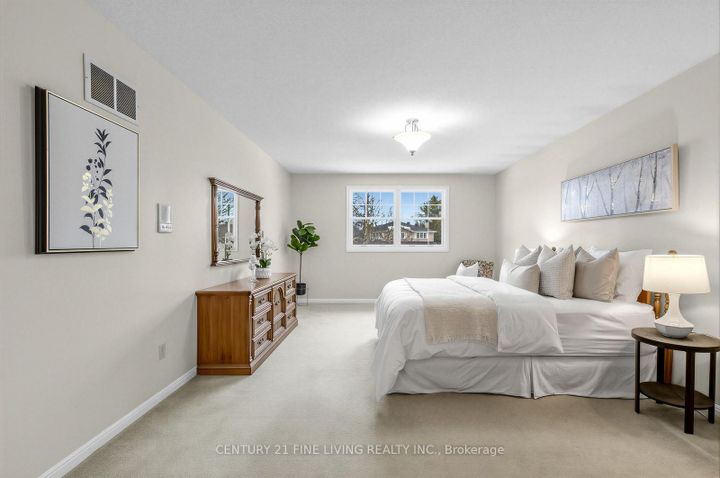 Photo 18 at 1062 Saginaw Crescent, Lorne Park, Mississauga