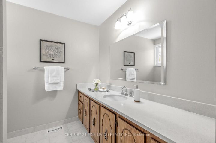 Photo 23 at 1062 Saginaw Crescent, Lorne Park, Mississauga