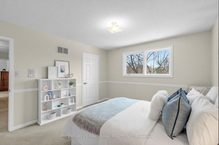 Photo 27 at 1062 Saginaw Crescent, Lorne Park, Mississauga