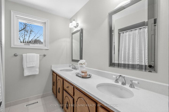 Photo 32 at 1062 Saginaw Crescent, Lorne Park, Mississauga