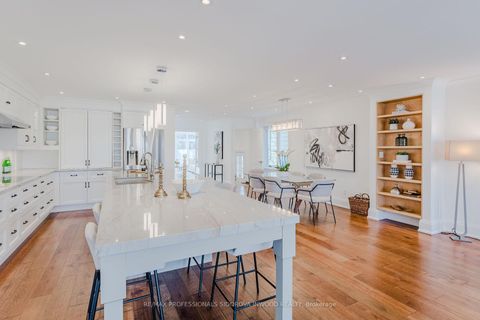 Photo 11 at 57 Lavinia Avenue, Swansea, Toronto