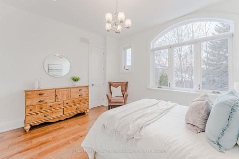 Photo 23 at 57 Lavinia Avenue, Swansea, Toronto