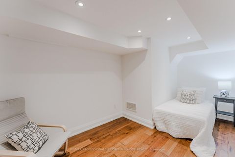 Photo 34 at 57 Lavinia Avenue, Swansea, Toronto