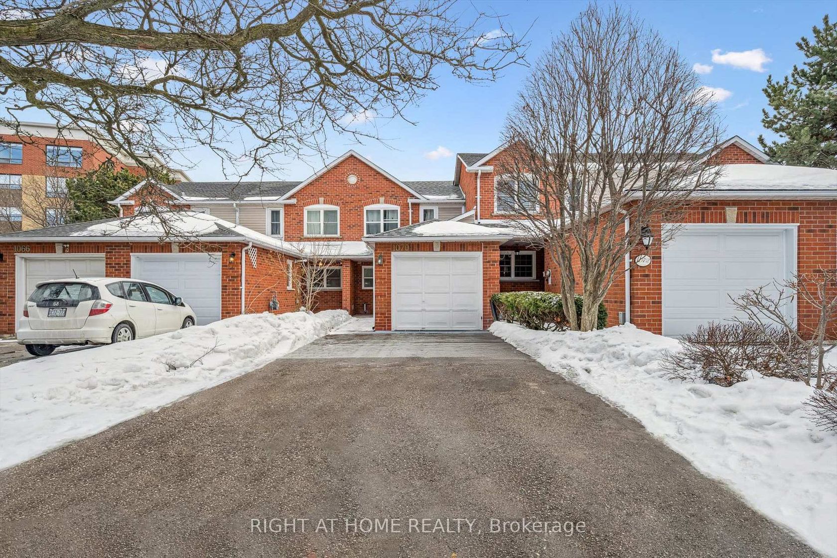 1070 Queens Avenue, CP College Park, Oakville by Loree Meneguzzi Real Estate 1070 Queens Avenue, CP College Park, Oakville