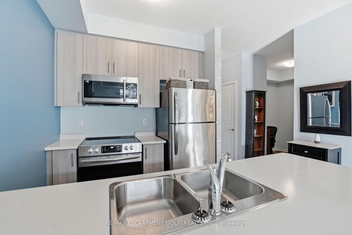 Photo 11 at 102 - 125 Shoreview Place, Lakeshore, Hamilton