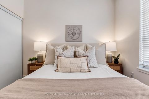 Photo 17 at 2 - 1398 Bloor Street W, Junction, Toronto