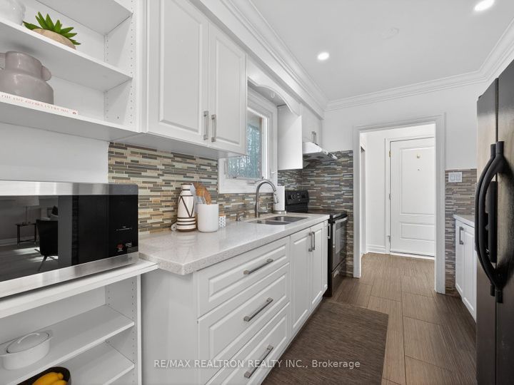 Photo 10 at 19 Shoreview Drive, West Hill, Toronto