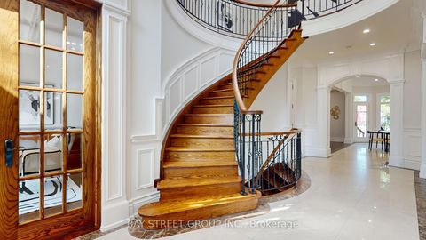 Photo 3 at 112 Centre Avenue, Newtonbrook East, Toronto