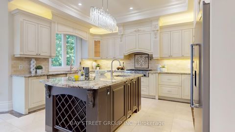 Photo 11 at 112 Centre Avenue, Newtonbrook East, Toronto