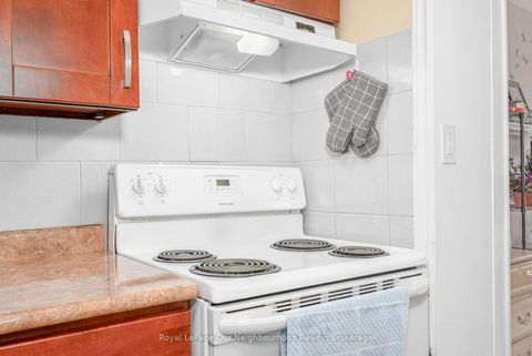 Photo 28 at 37 Elgin Street E, O'Neill, Oshawa