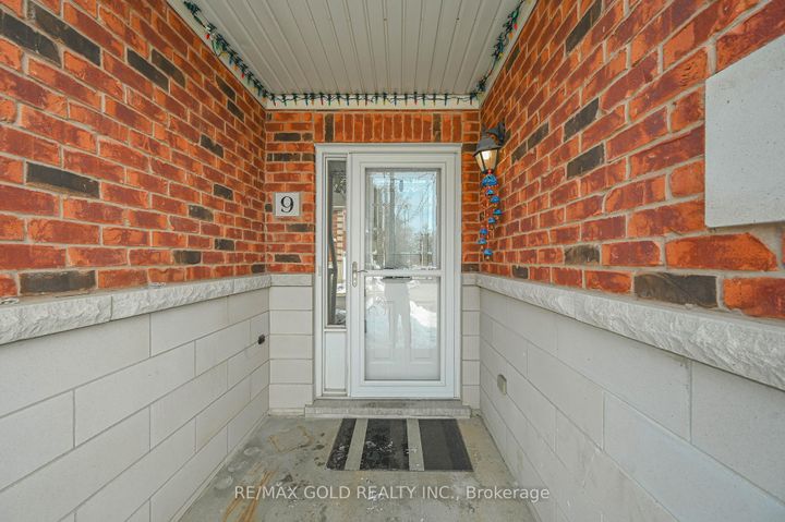 Photo 3 at 9 - 81 Valridge Drive, Ancaster, Hamilton