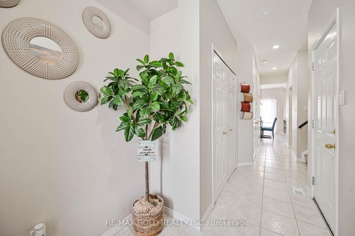 Photo 5 at 9 - 81 Valridge Drive, Ancaster, Hamilton