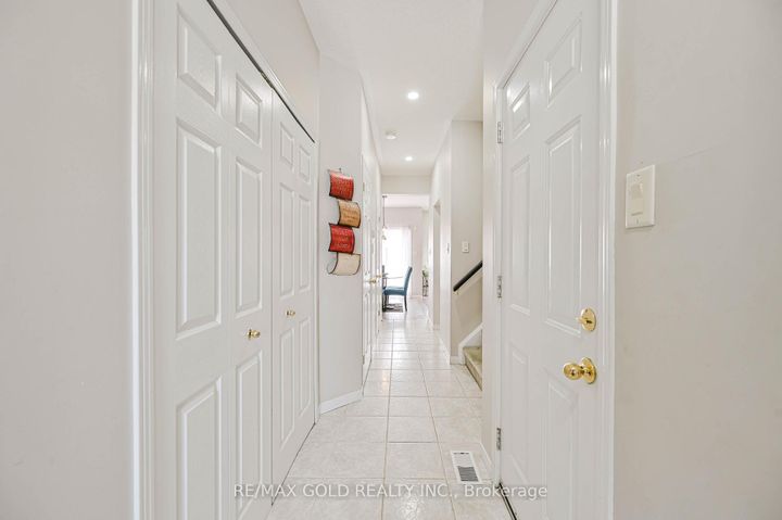 Photo 6 at 9 - 81 Valridge Drive, Ancaster, Hamilton