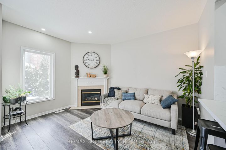 Photo 7 at 9 - 81 Valridge Drive, Ancaster, Hamilton