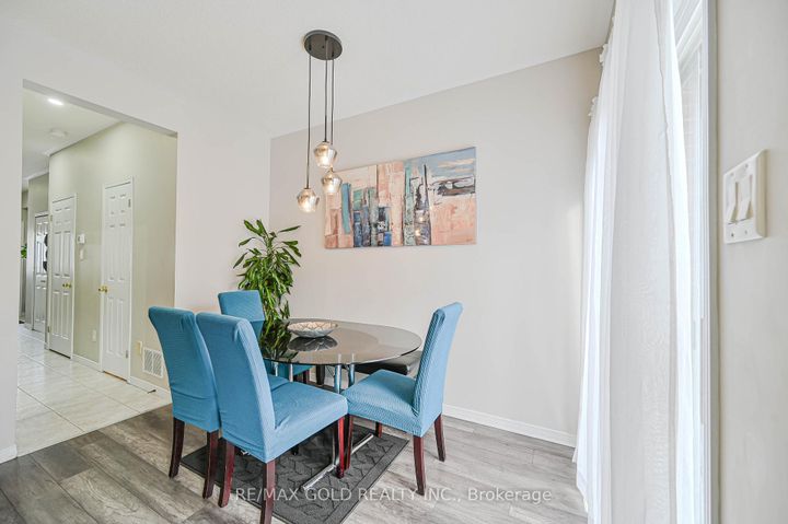 Photo 11 at 9 - 81 Valridge Drive, Ancaster, Hamilton