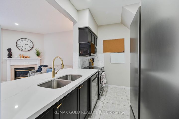 Photo 12 at 9 - 81 Valridge Drive, Ancaster, Hamilton