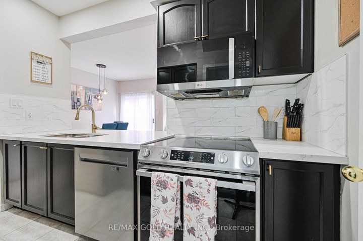 Photo 14 at 9 - 81 Valridge Drive, Ancaster, Hamilton