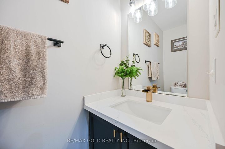 Photo 17 at 9 - 81 Valridge Drive, Ancaster, Hamilton