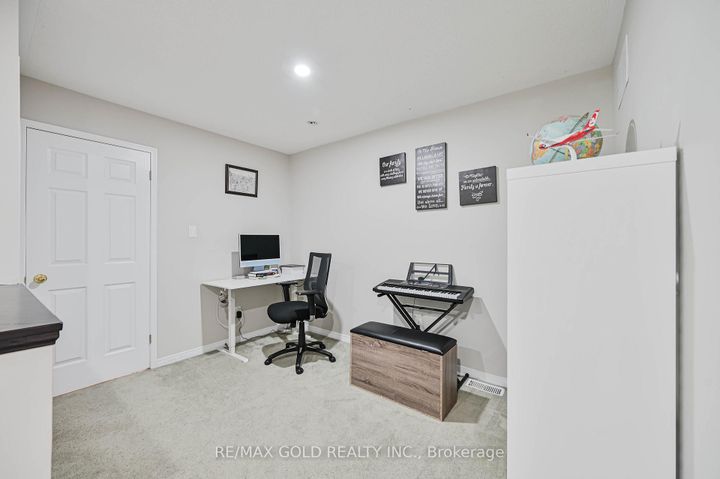 Photo 19 at 9 - 81 Valridge Drive, Ancaster, Hamilton