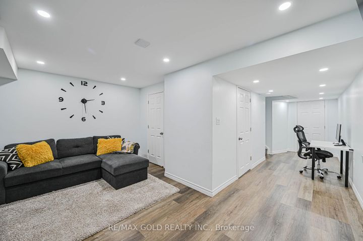 Photo 31 at 9 - 81 Valridge Drive, Ancaster, Hamilton