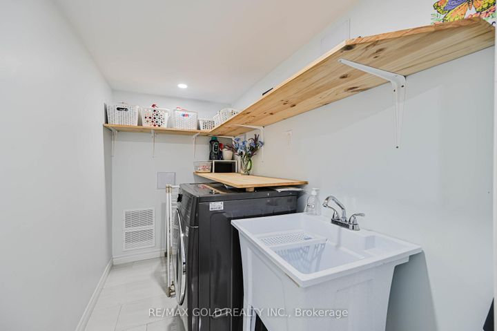 Photo 36 at 9 - 81 Valridge Drive, Ancaster, Hamilton