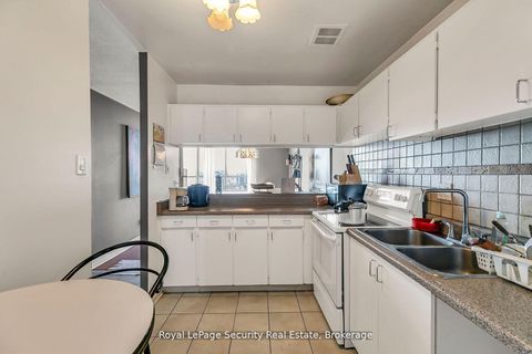 Photo 11 at 2413 - 10 Martha Eaton Way, Amesbury, Toronto