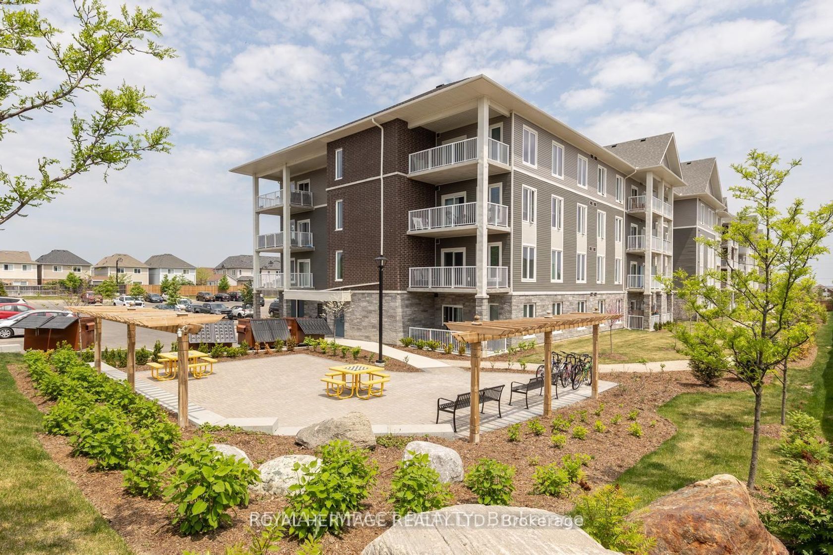 209 - 290 Liberty Street N, Bowmanville, Clarington 