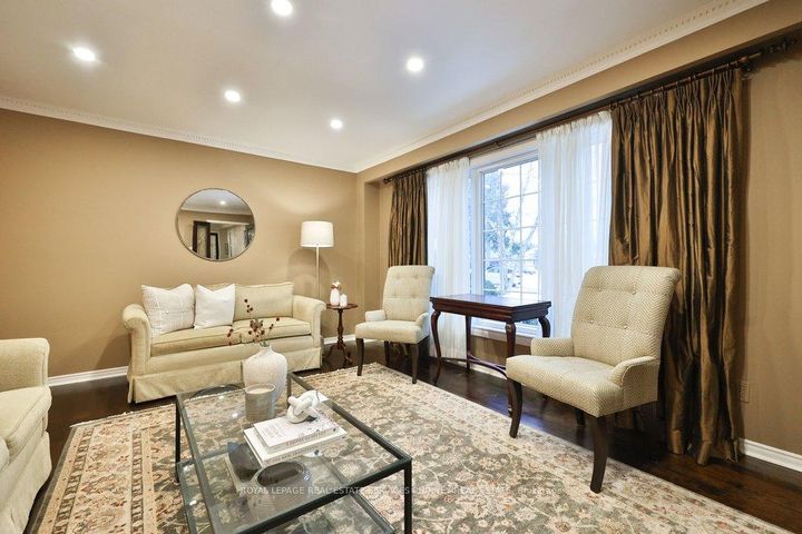 Photo 6 at 1048 Veroli Court, Lorne Park, Mississauga