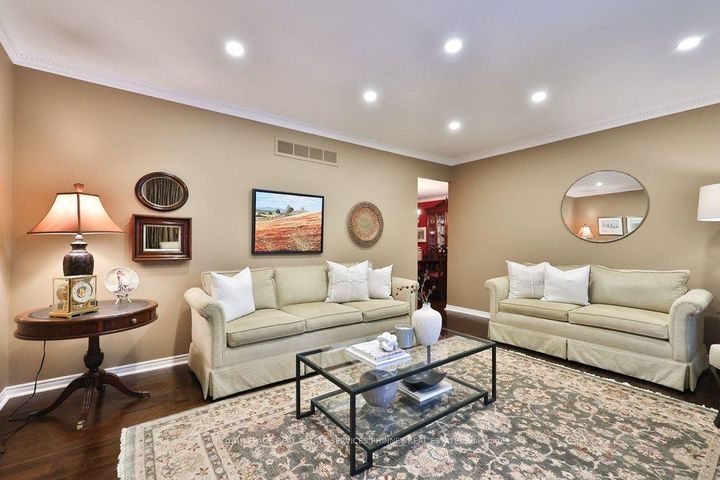 Photo 7 at 1048 Veroli Court, Lorne Park, Mississauga