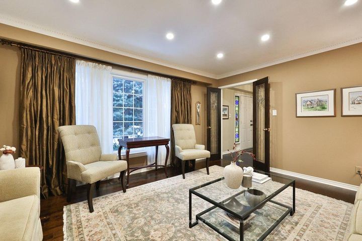 Photo 8 at 1048 Veroli Court, Lorne Park, Mississauga