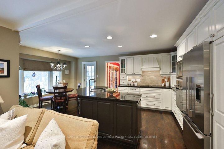 Photo 9 at 1048 Veroli Court, Lorne Park, Mississauga