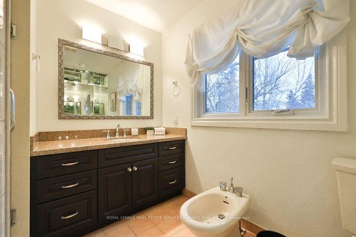 Photo 23 at 1048 Veroli Court, Lorne Park, Mississauga