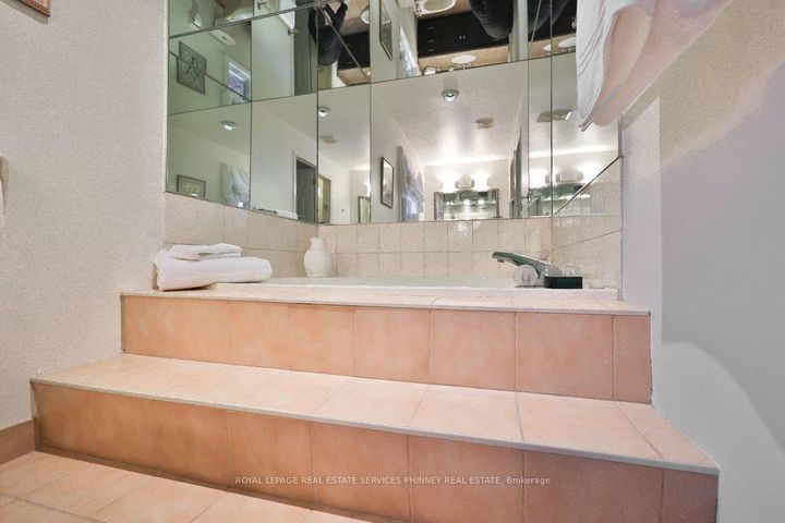 Photo 25 at 1048 Veroli Court, Lorne Park, Mississauga