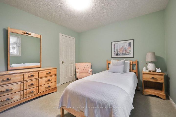 Photo 26 at 1048 Veroli Court, Lorne Park, Mississauga