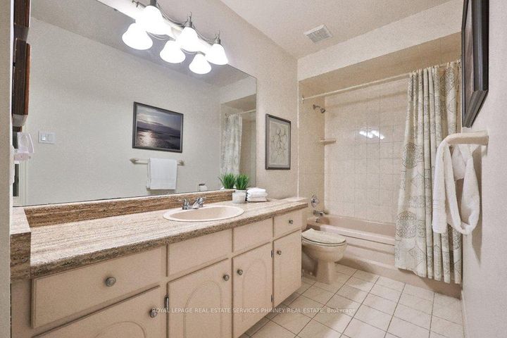 Photo 28 at 1048 Veroli Court, Lorne Park, Mississauga