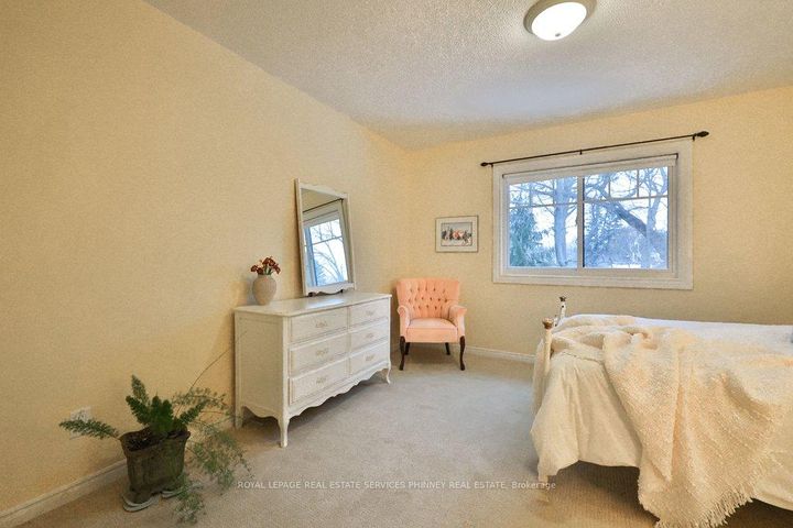 Photo 30 at 1048 Veroli Court, Lorne Park, Mississauga