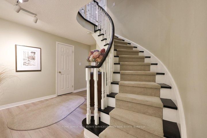 Photo 31 at 1048 Veroli Court, Lorne Park, Mississauga