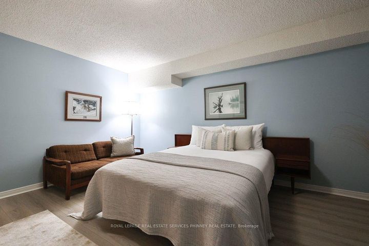 Photo 38 at 1048 Veroli Court, Lorne Park, Mississauga