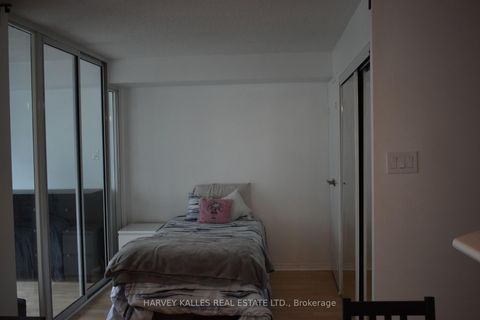 Photo 4 at 705 - 10 Yonge Street, Waterfront Communities C1, Toronto